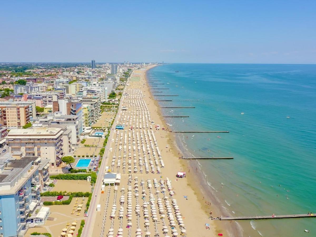 Family Hotel Alexander - Azzurro Club Lido di Jesolo Bagian luar foto