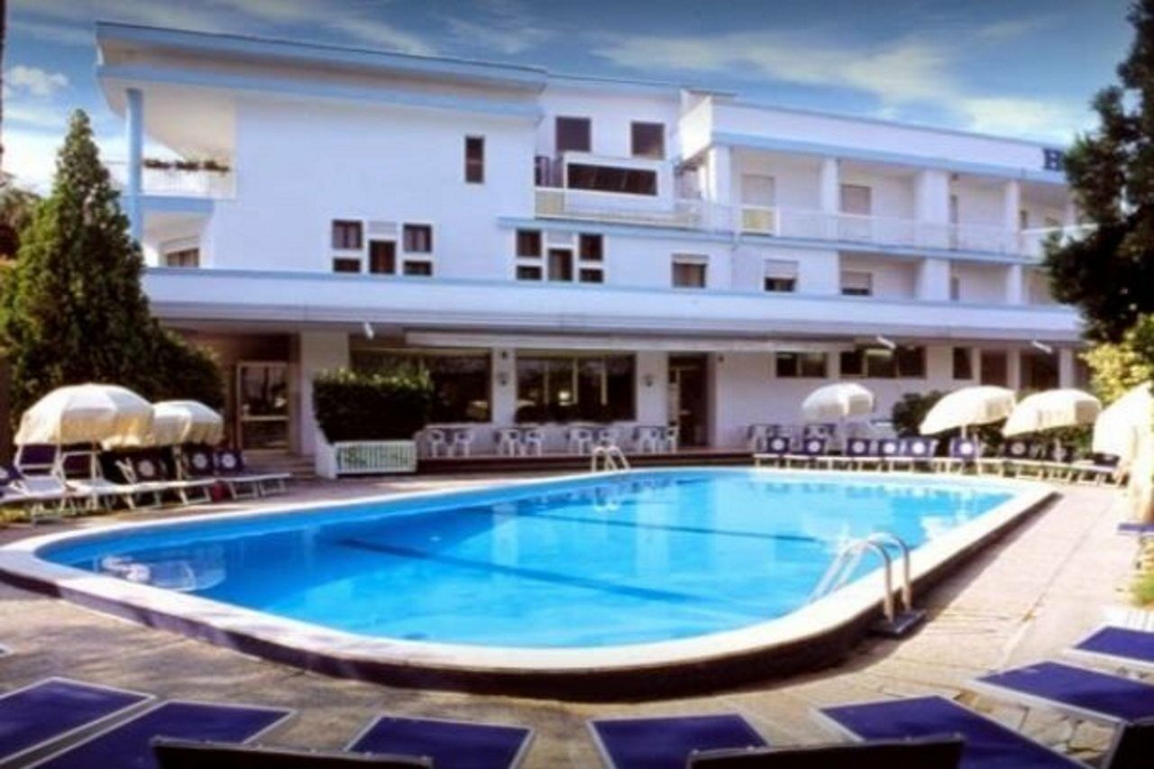 Family Hotel Alexander - Azzurro Club Lido di Jesolo Bagian luar foto